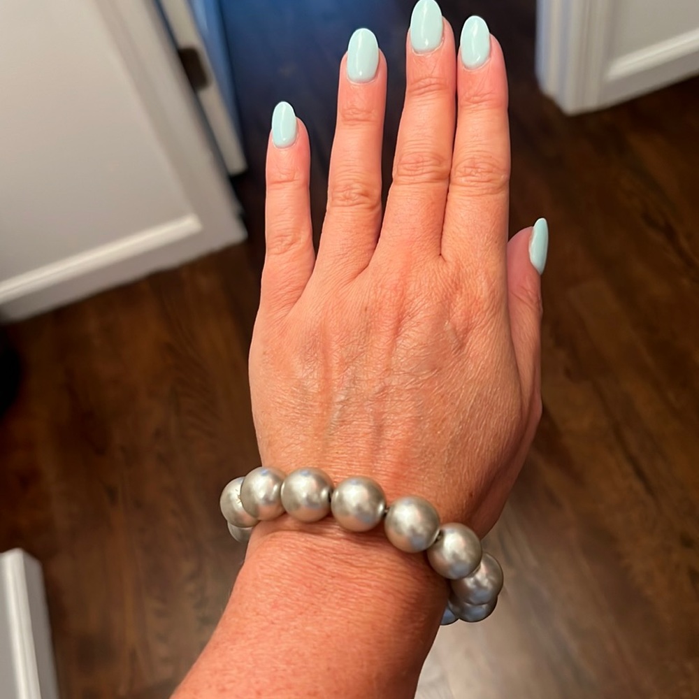 Silver pearl bracelet